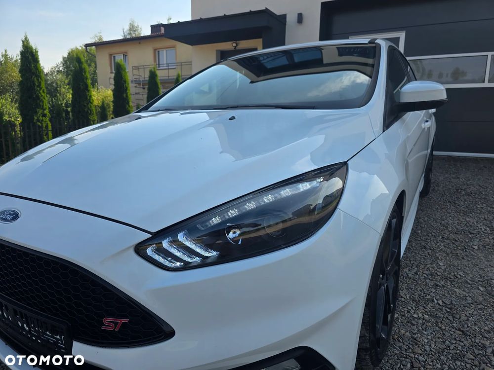 Ford Focus 2.0 EcoBoost ST mit Leder-Sport-Paket - 11