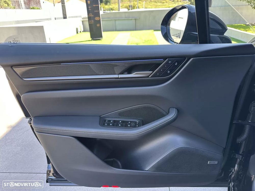 Porsche Macan Electric Turbo - 28
