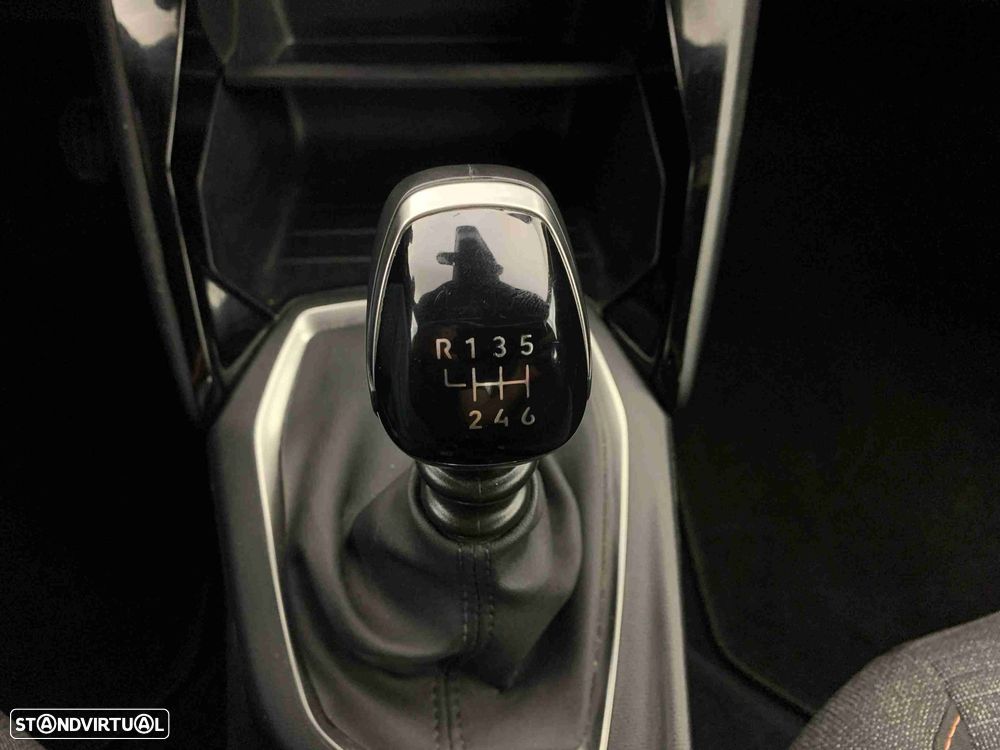 Peugeot 2008 1.2 PureTech Style - 12