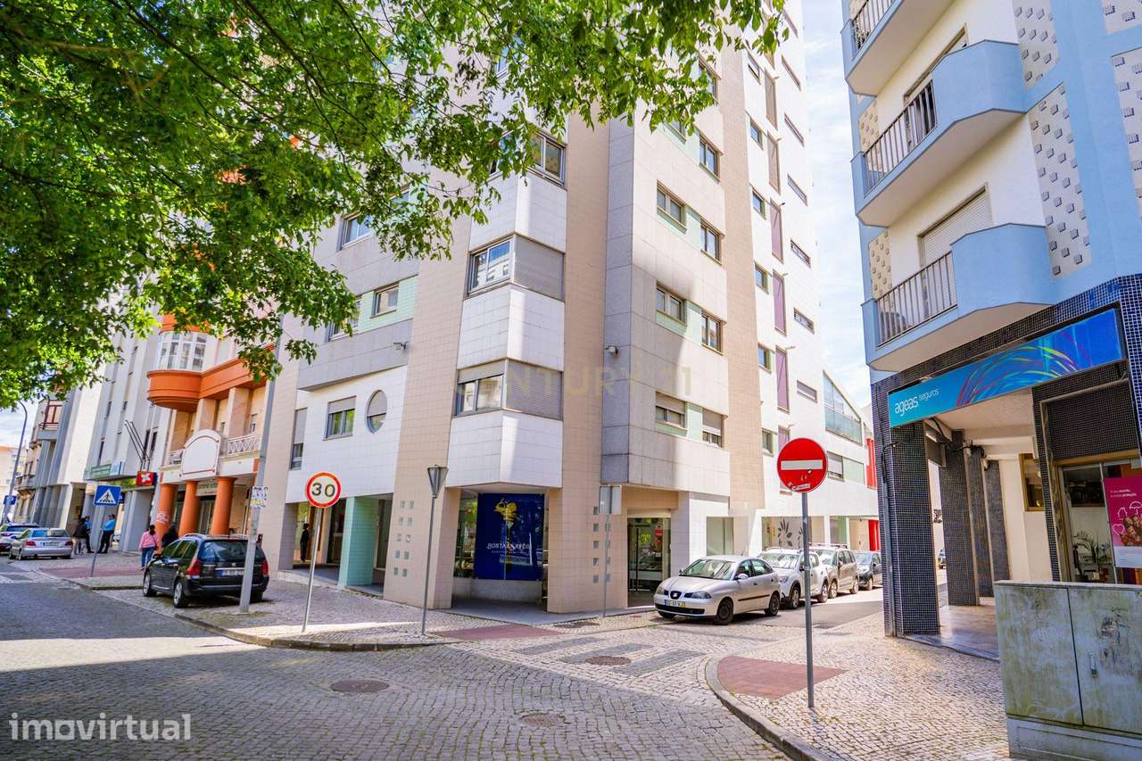 Apartamento T4 Premium com Terraço na Avenida da Independência - Grande imagem: 2/60