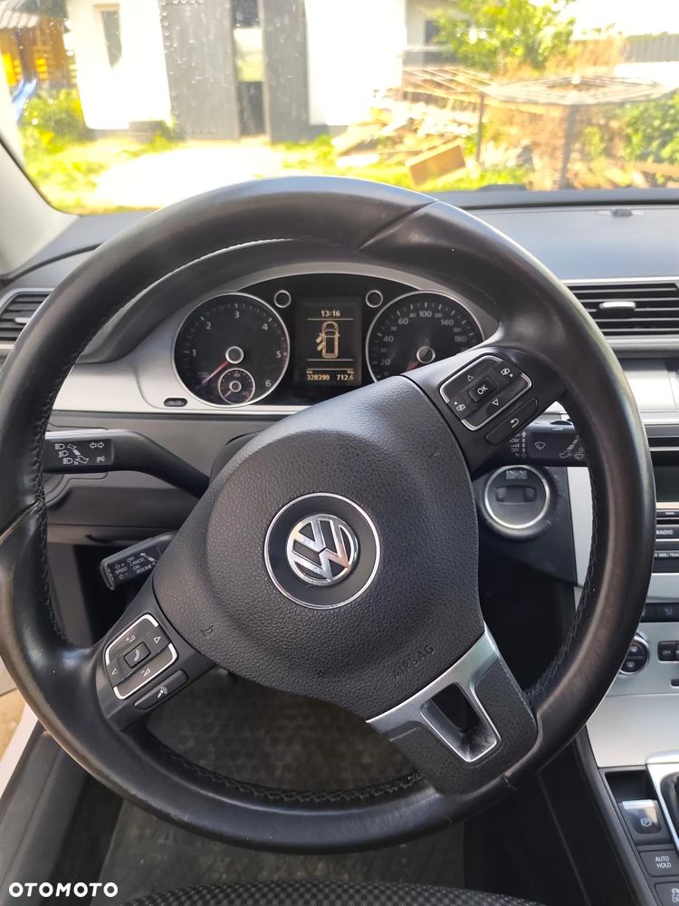 Volkswagen Passat 1.6 TDI Comfortline - 4