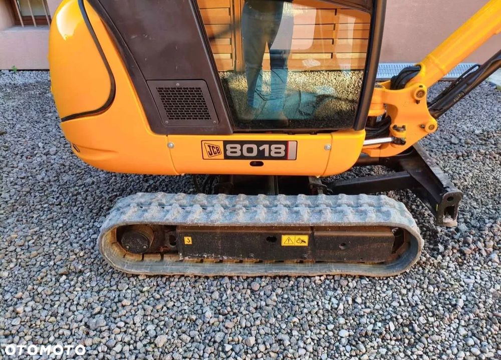 JCB 8018 - 6