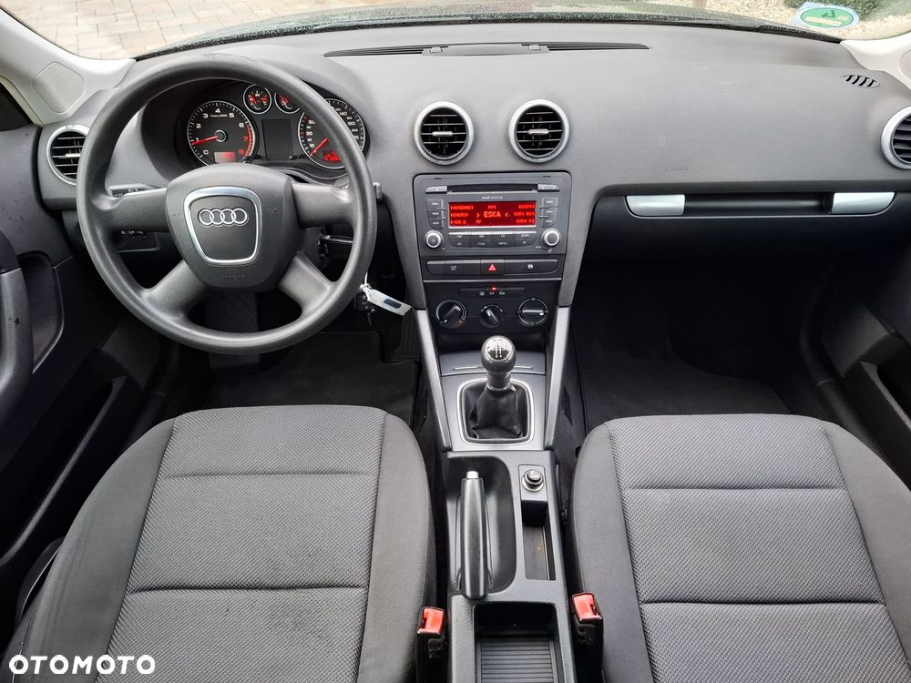 Audi A3 Sportback 1.6 Ambiente - 33