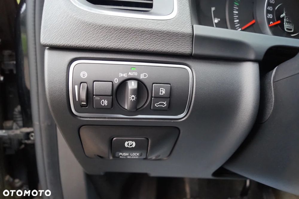 Volvo V60 D4 Summum - 35
