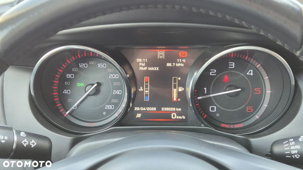 Jaguar XE 2.0 D Portfolio - 18
