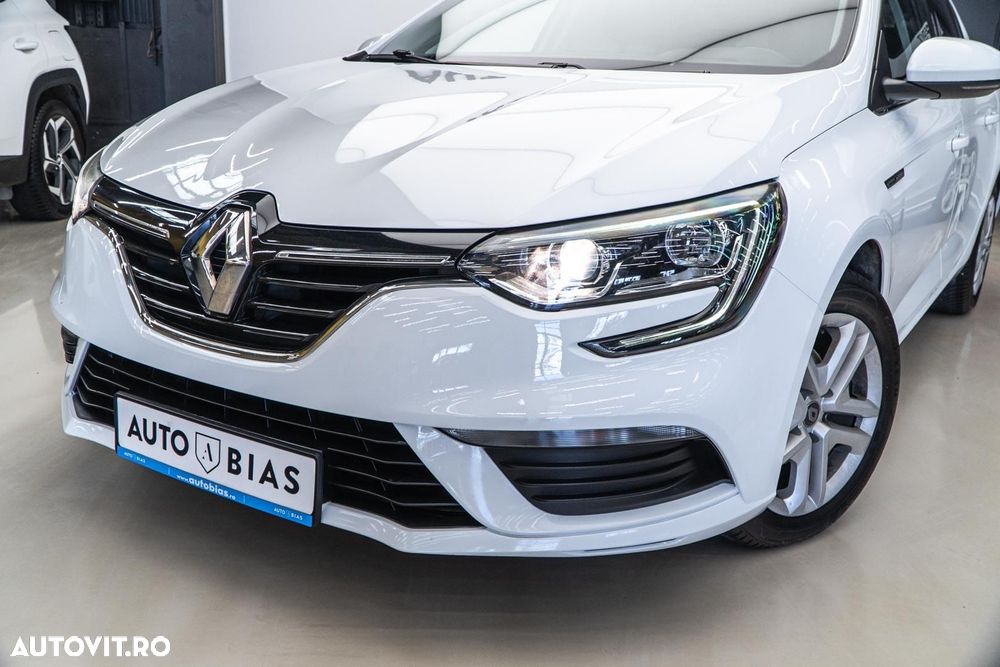 Renault Megane TCe 140 GPF EDC ZEN - 11