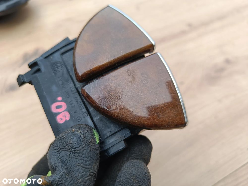 MERCEDES W211 UCHWYT ZAMEK PODŁOKIETNIKA ELEGANCE - 2