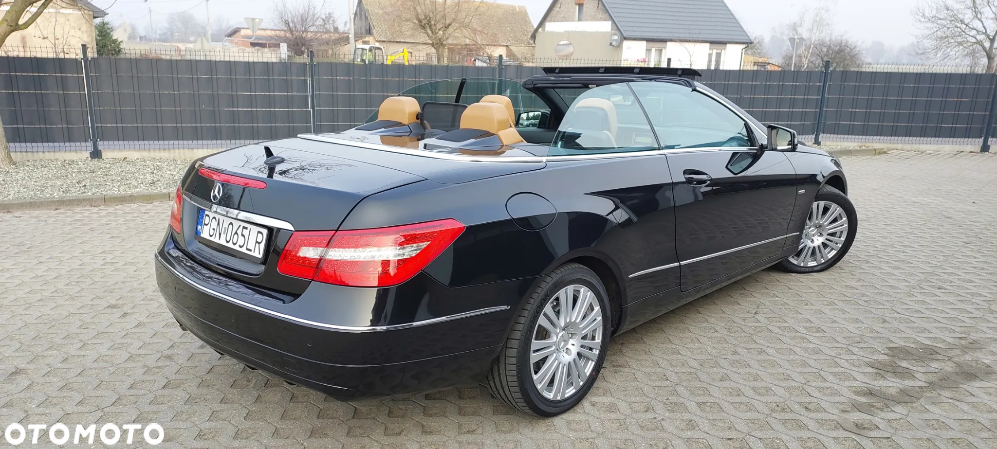 Mercedes-Benz Klasa E 200 CGI Cabrio BlueEFFICIENCY Automatik Avantgarde - 28