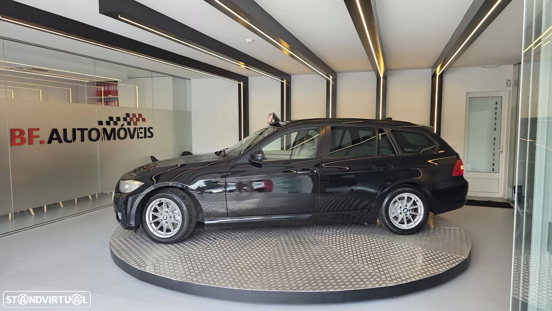 BMW 318 d Touring Navigation Sport - 12