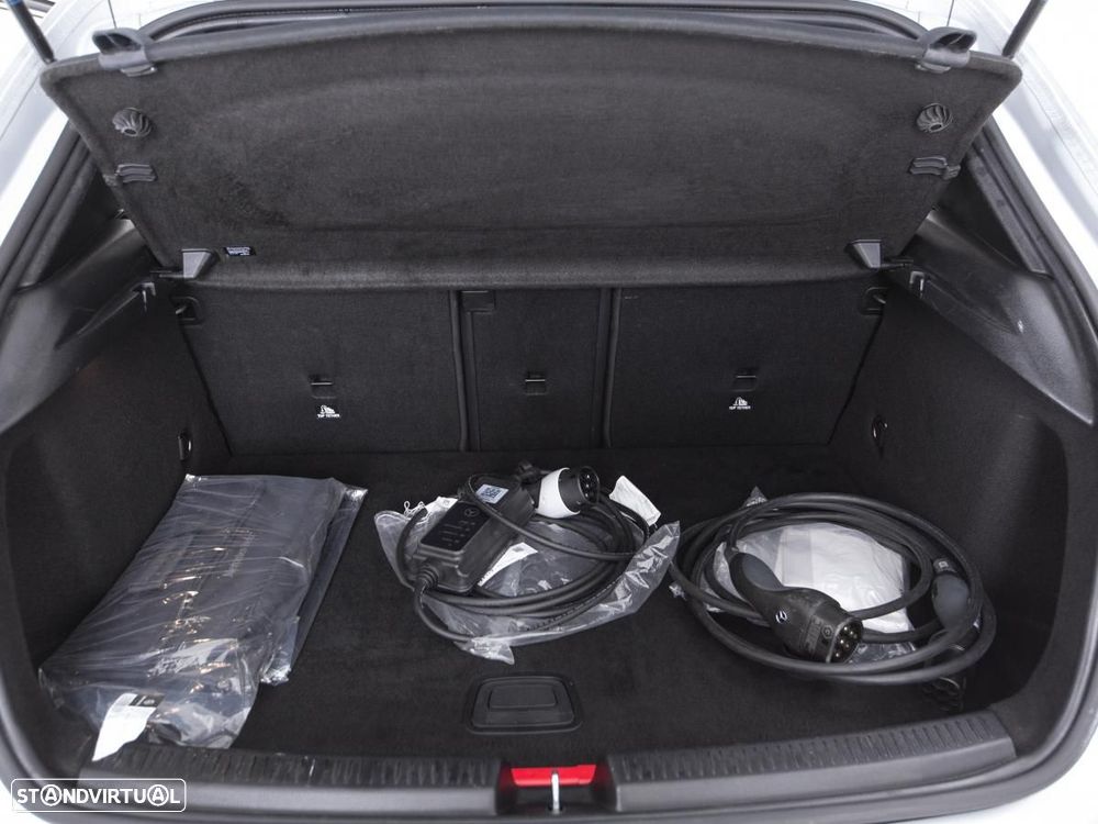 Mercedes-Benz A 250 e 8G-DCT AMG Line - 11