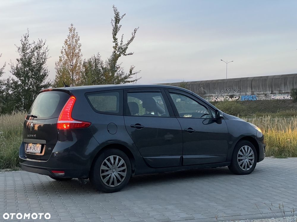 Renault Grand Scenic - 11