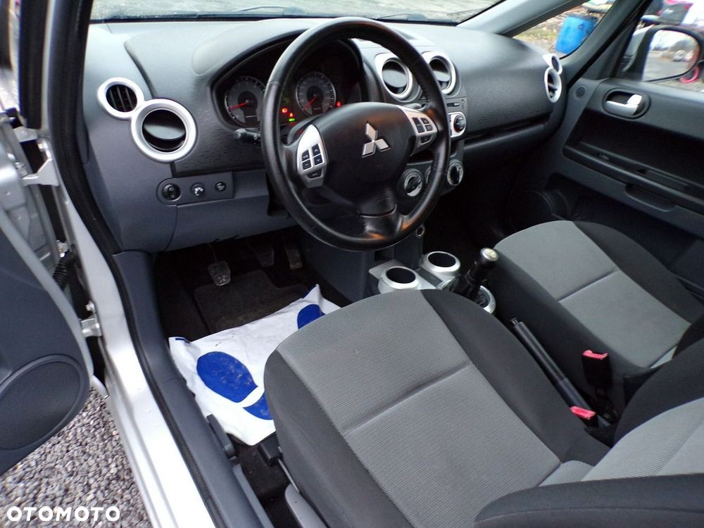 Mitsubishi Colt - 17