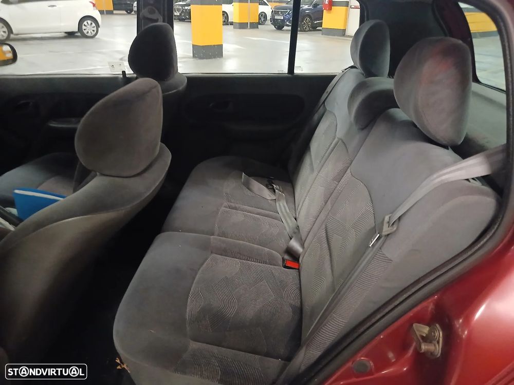 Renault Clio - 9