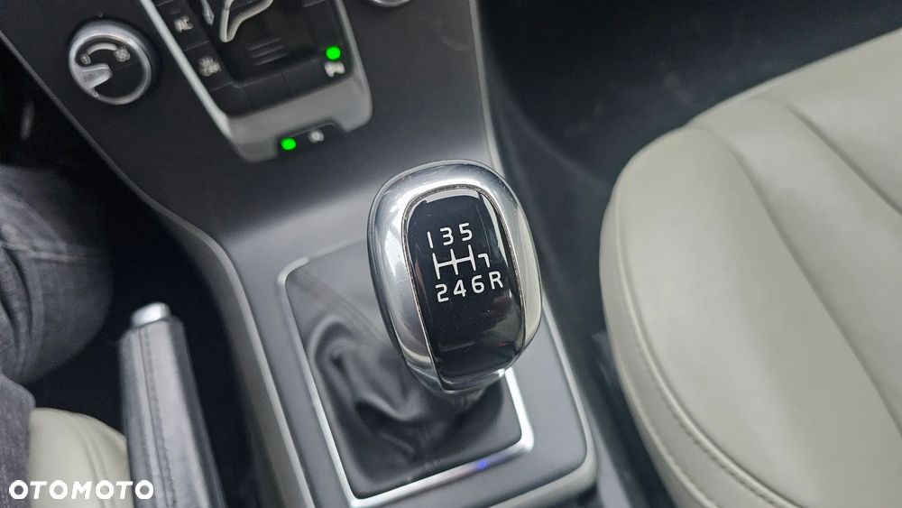 Volvo V40 D2 Momentum - 13