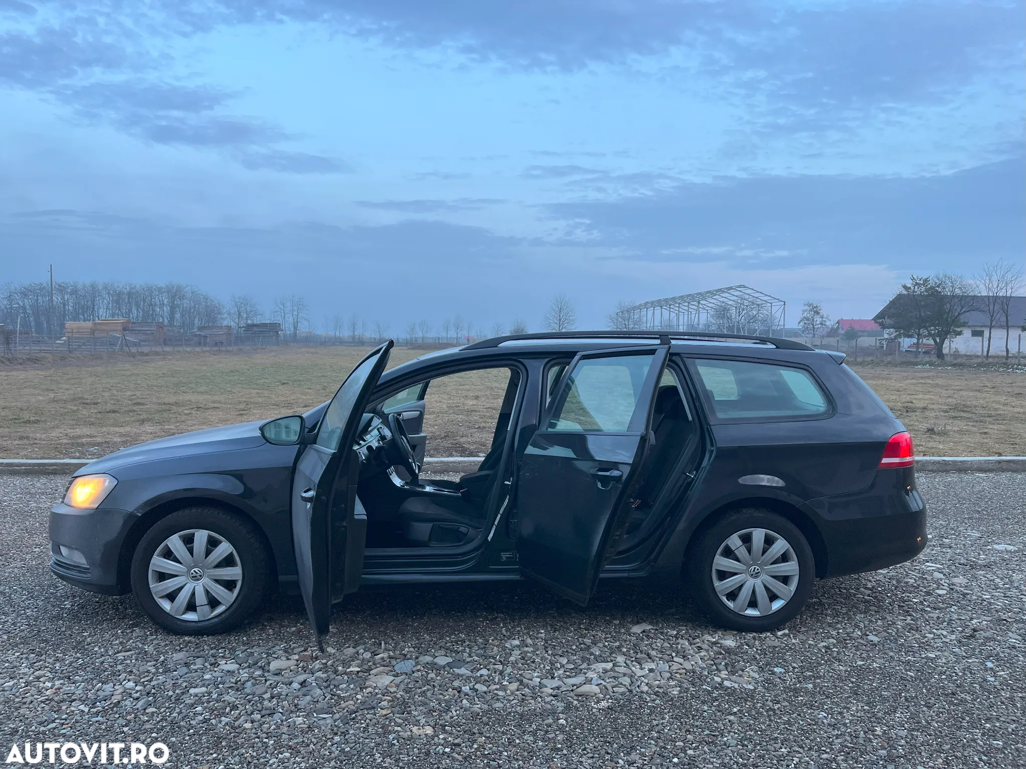 Volkswagen Passat Variant 2.0 TDI Blue TDI Comfortline - 3