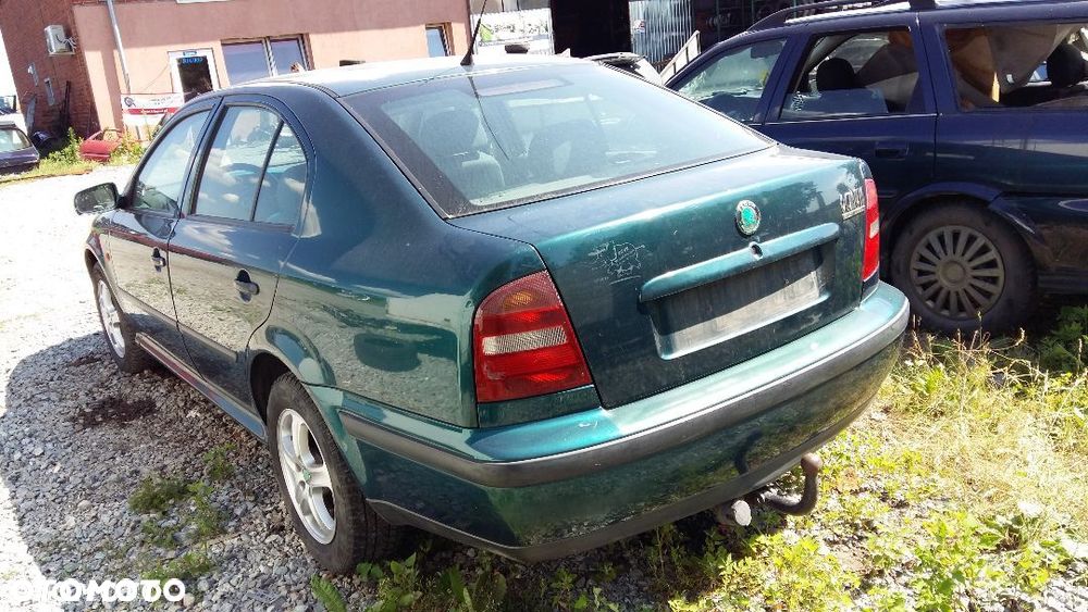 Cześci Skoda Octavia I 1.8 20V zielona hatchback 5-drzwi - 4