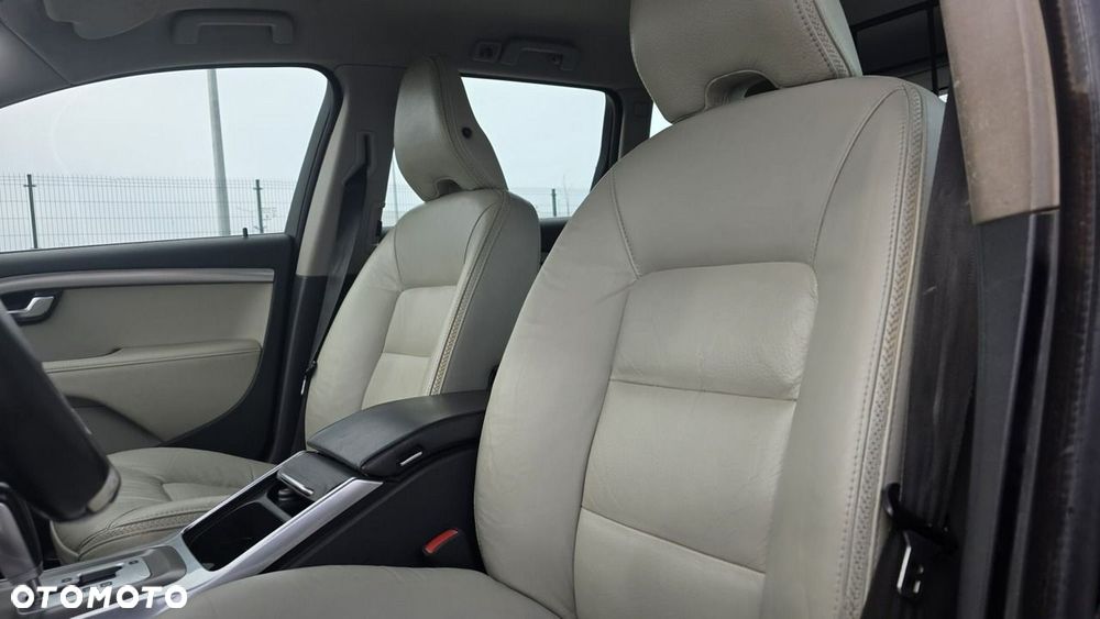 Volvo XC 70 - 18