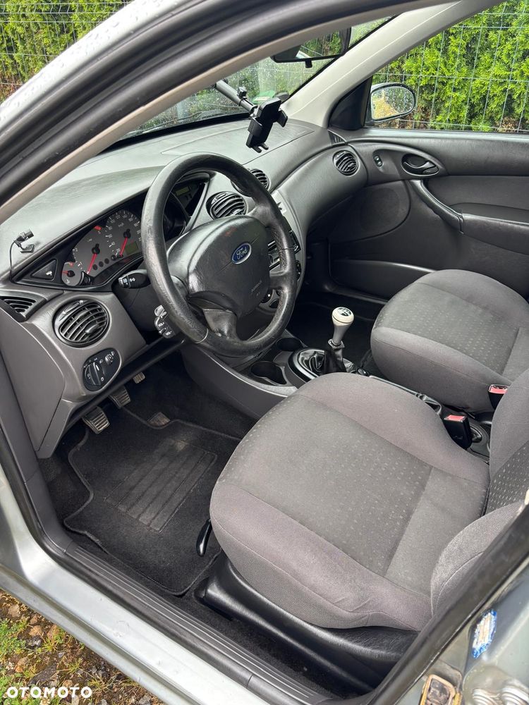 Ford Focus 1.8 Ambiente - 12