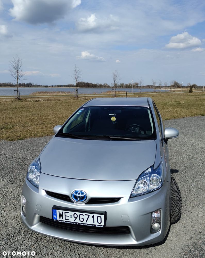 Toyota Prius (Hybrid) - 10