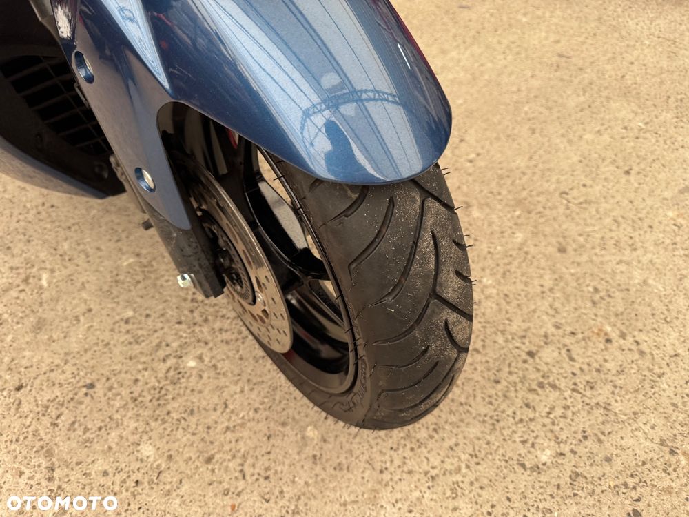 Yamaha NMAX - 11