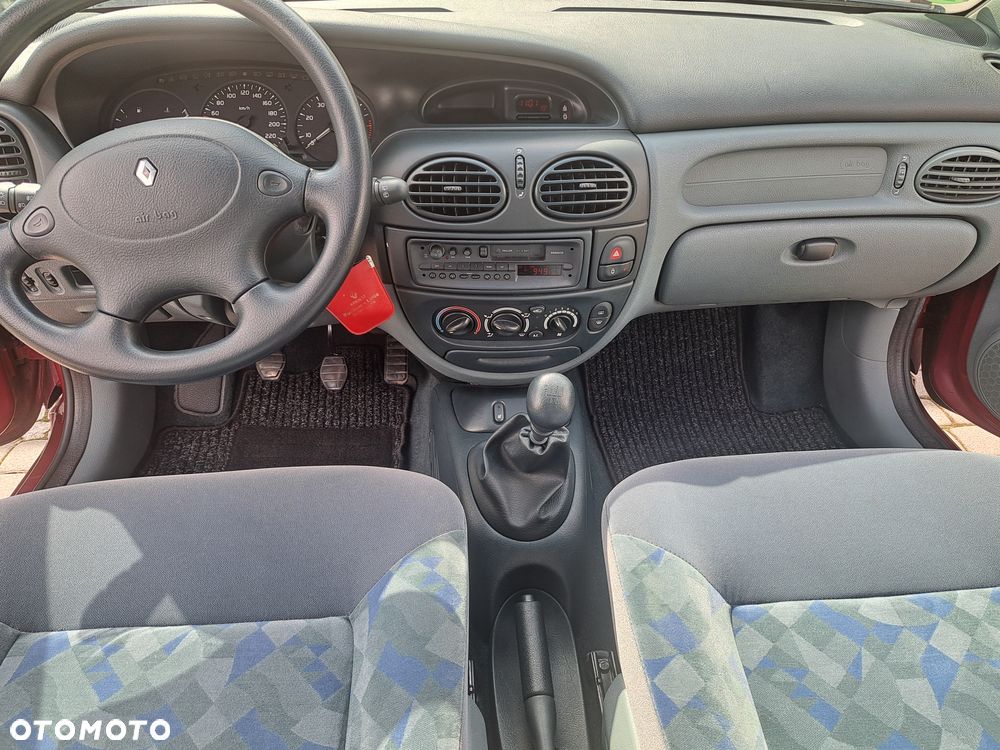 Renault Megane 2.0 RT - 32
