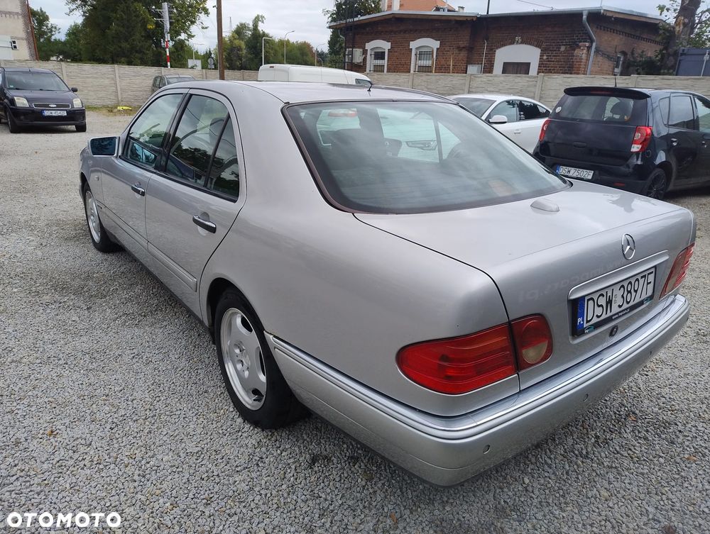 Mercedes-Benz Klasa E - 9