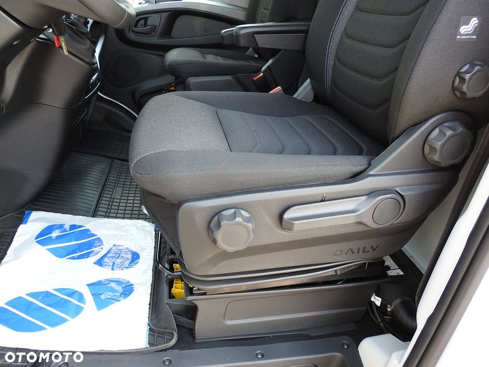 Iveco DAILY 35S18 NOWY PLANDEKA 8 PALET TEMPOMAT NAWIGACJA LEDY AUTOMAT HI-MATIC GWARANCJA PRODUCENTA  180KM - 28