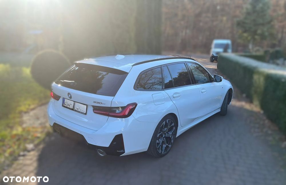 BMW Seria 3 330e xDrive M Sport - 4