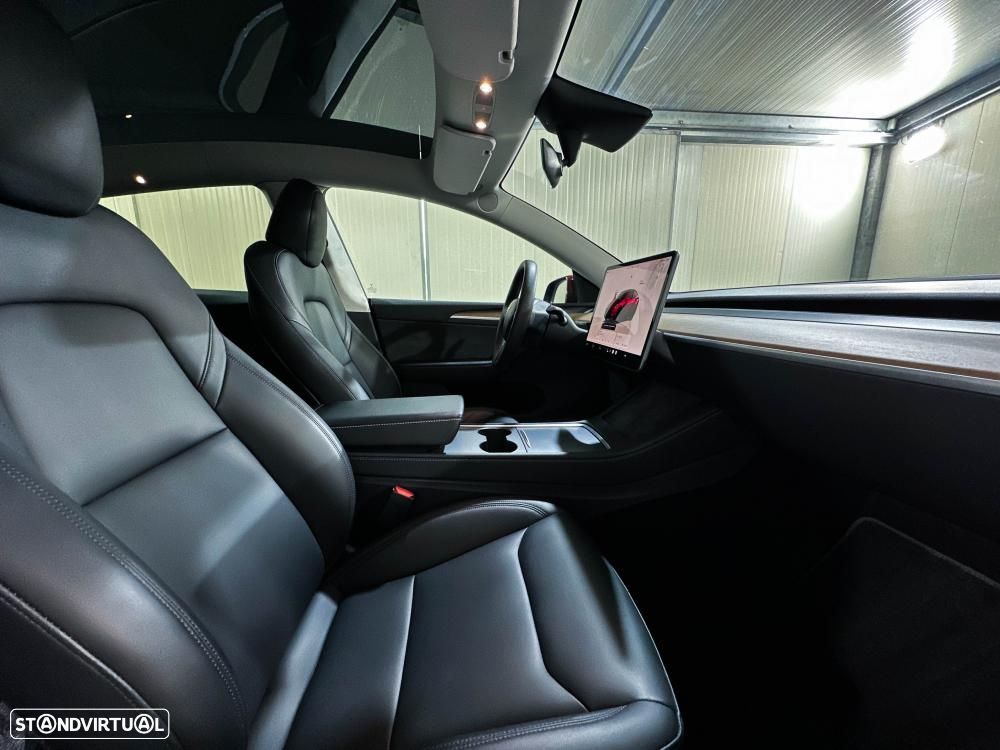 Tesla Model Y Performance Dual Motor AWD — fotografia 31