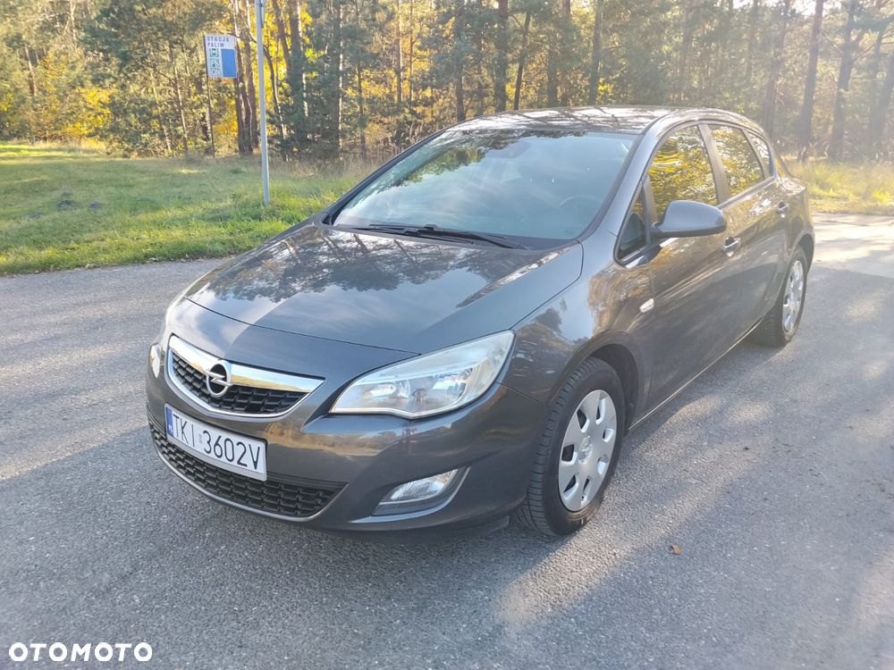 Opel Astra 2011 photo 3
