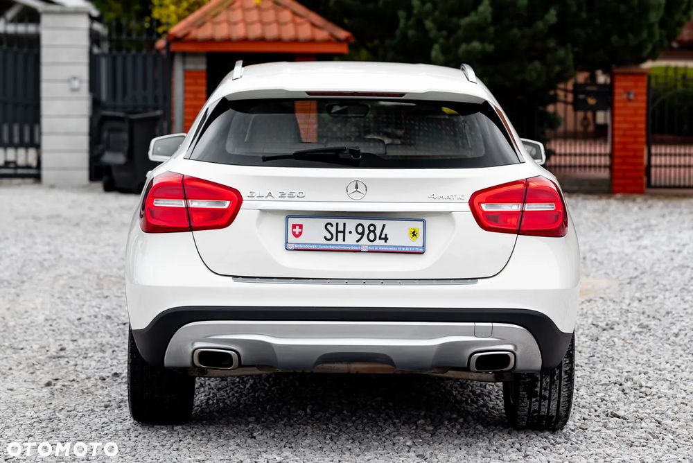 Mercedes-Benz GLA 250 4Matic 7G-DCT Activity Edition - 11