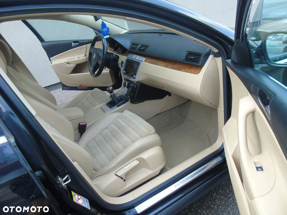 Volkswagen Passat - 12