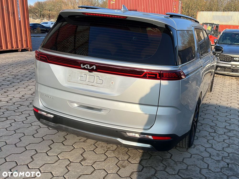 Kia Carnival - 9