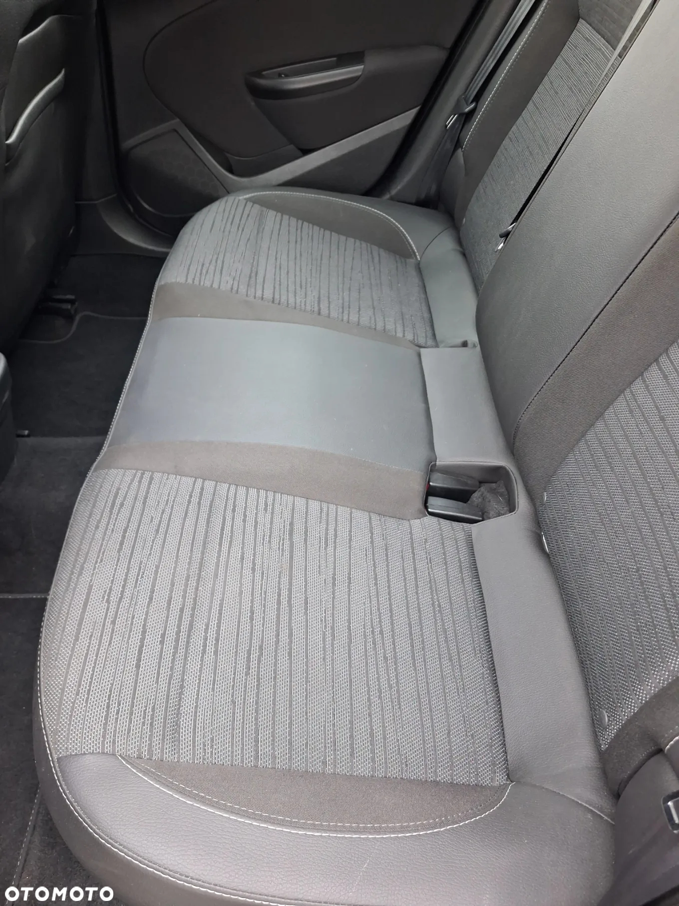 Opel Astra IV 1.4 T Business EU6 - 15