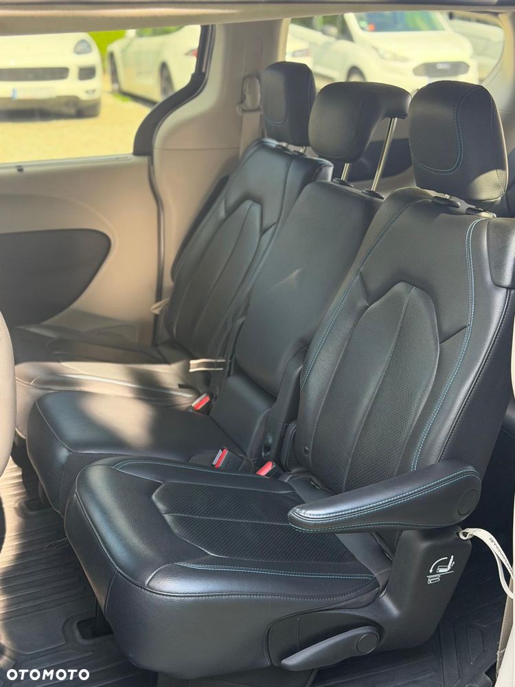 Chrysler Pacifica - 5