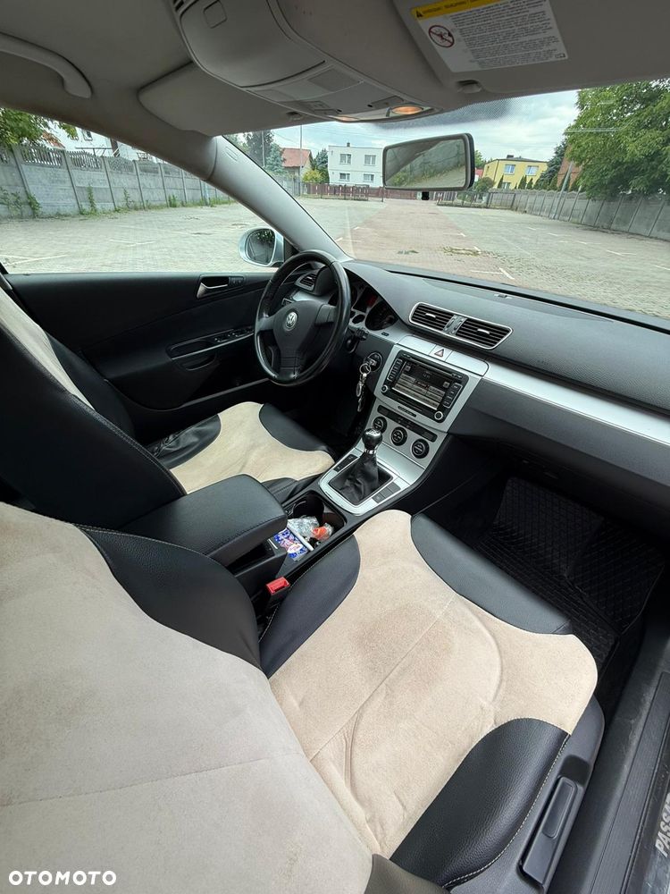 Volkswagen Passat 2.0 TDI Comfortline - 12