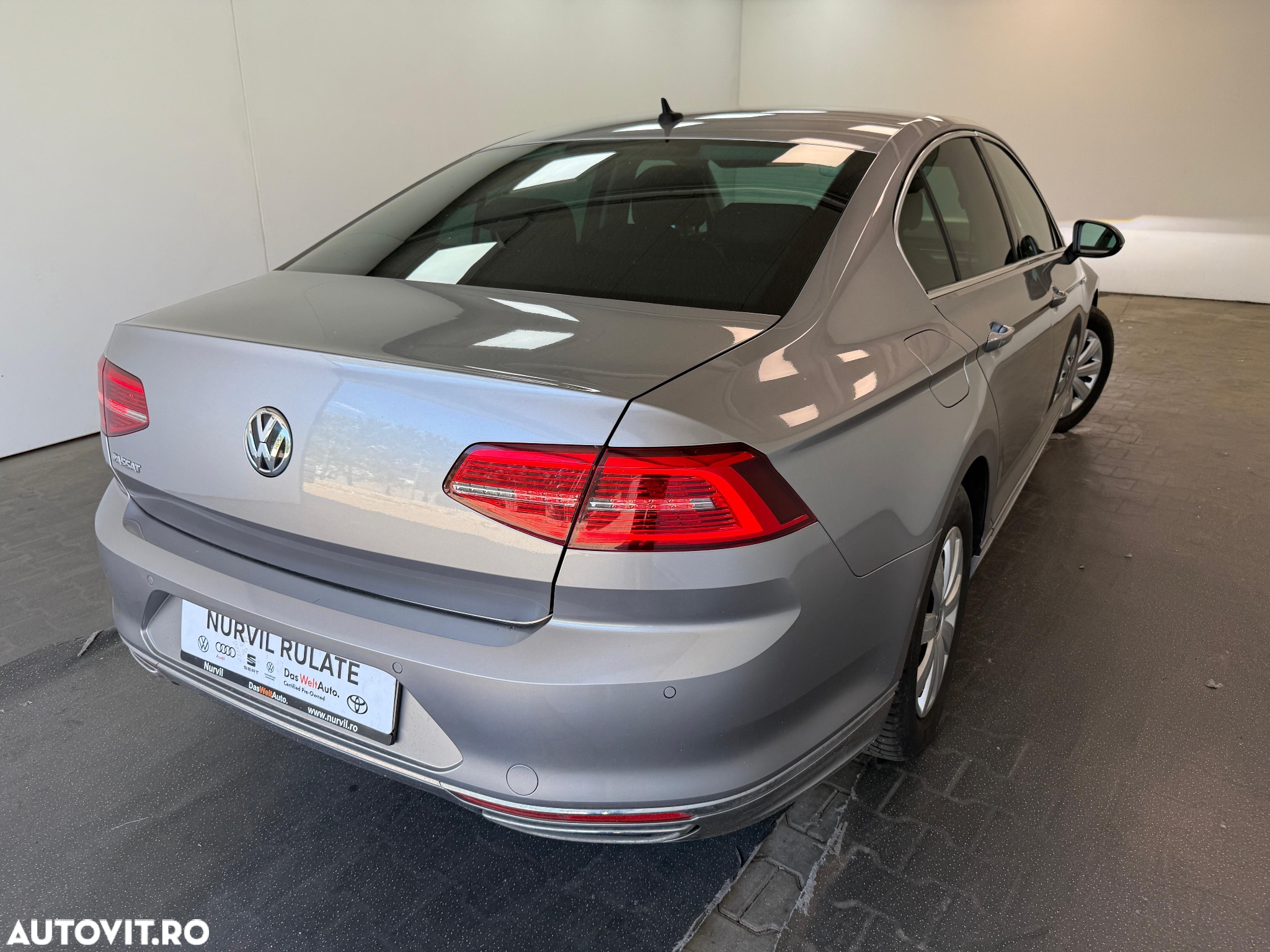Volkswagen Passat 2.0 TDI DSG 4Motion R Executive - 7