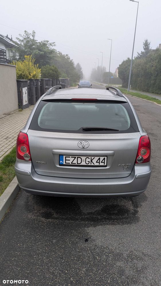 Toyota Avensis - 4