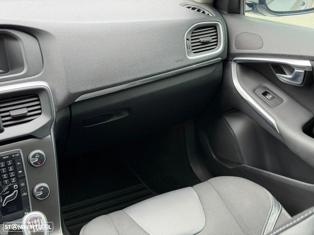 Volvo V40 1.6 D2 Momentum - 19