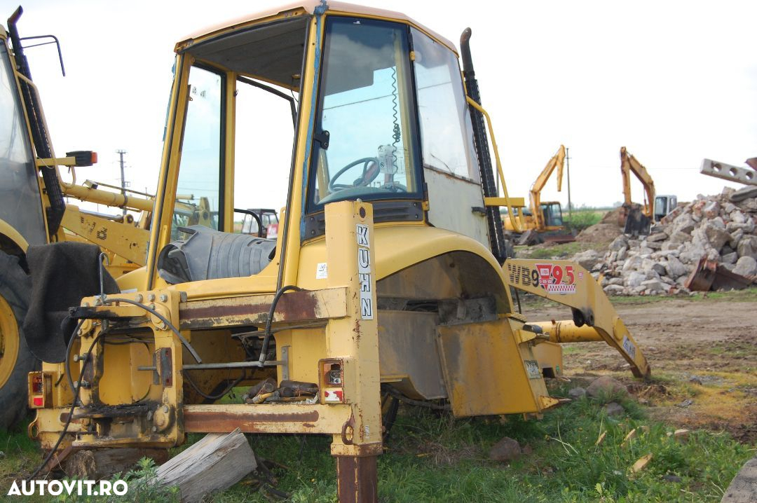 Dezmembrez KOMATSU WB 93 R2 - 3