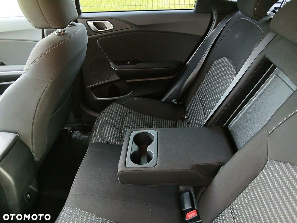 Kia Ceed 1.5 T-GDI M - 12