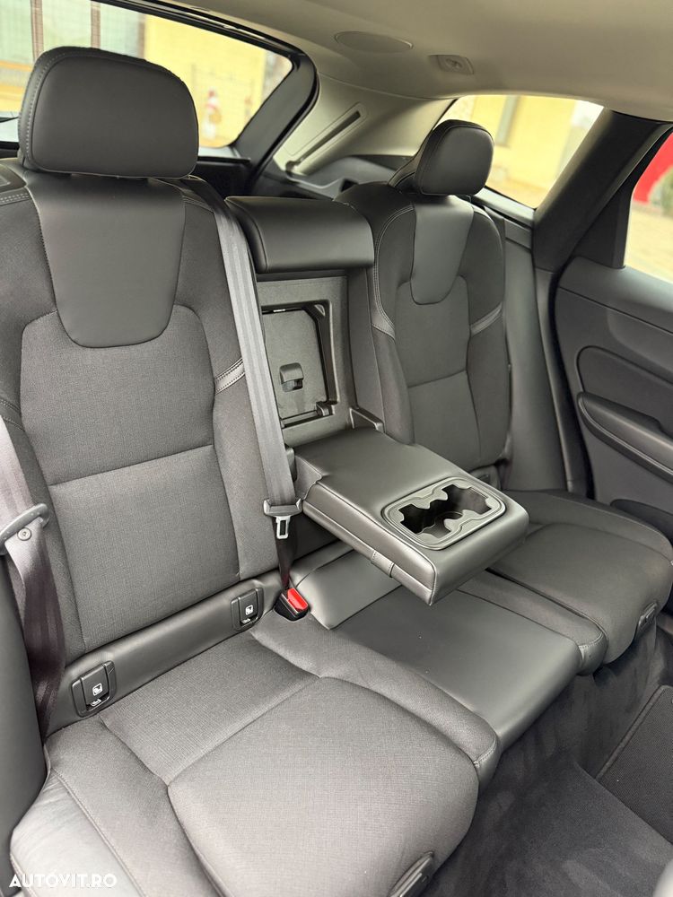 Volvo XC 60 D4 Geartronic Momentum Pro - 11