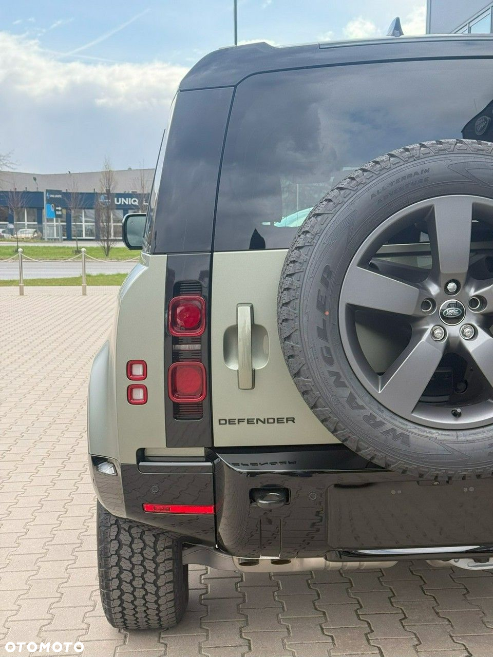 Land Rover Defender - 11