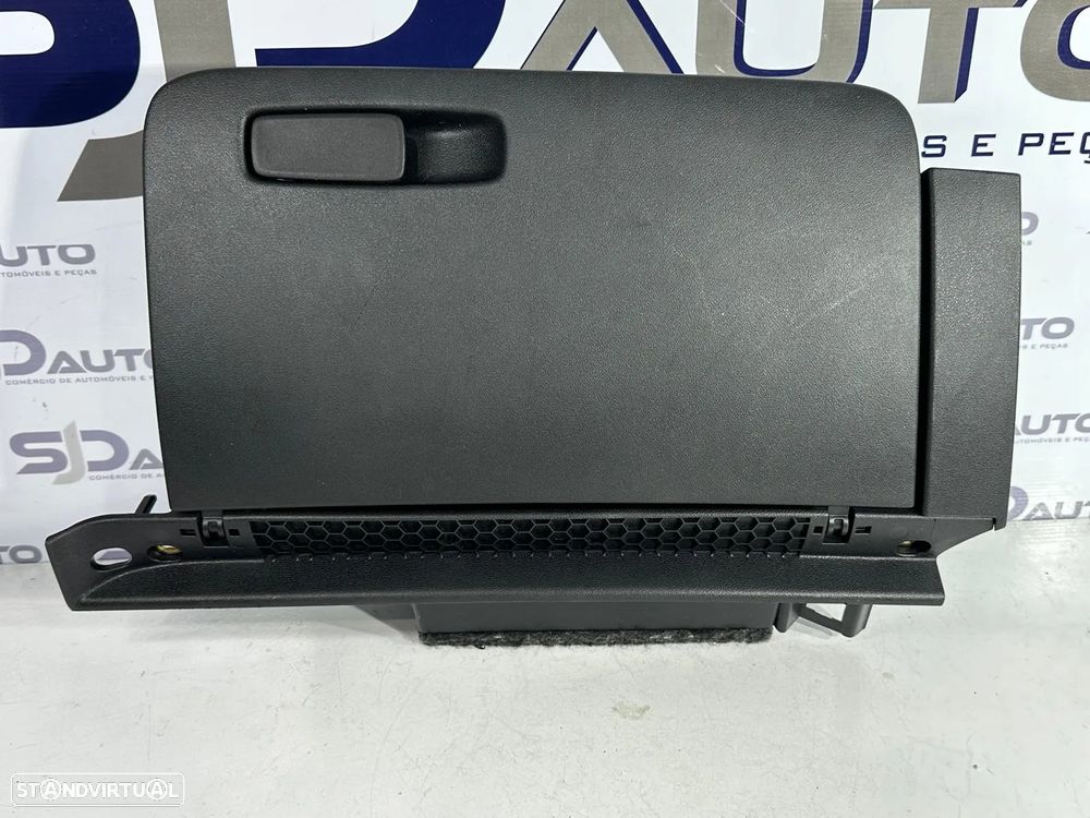 Porta Luvas - Audi A1 8X (2014) - 1