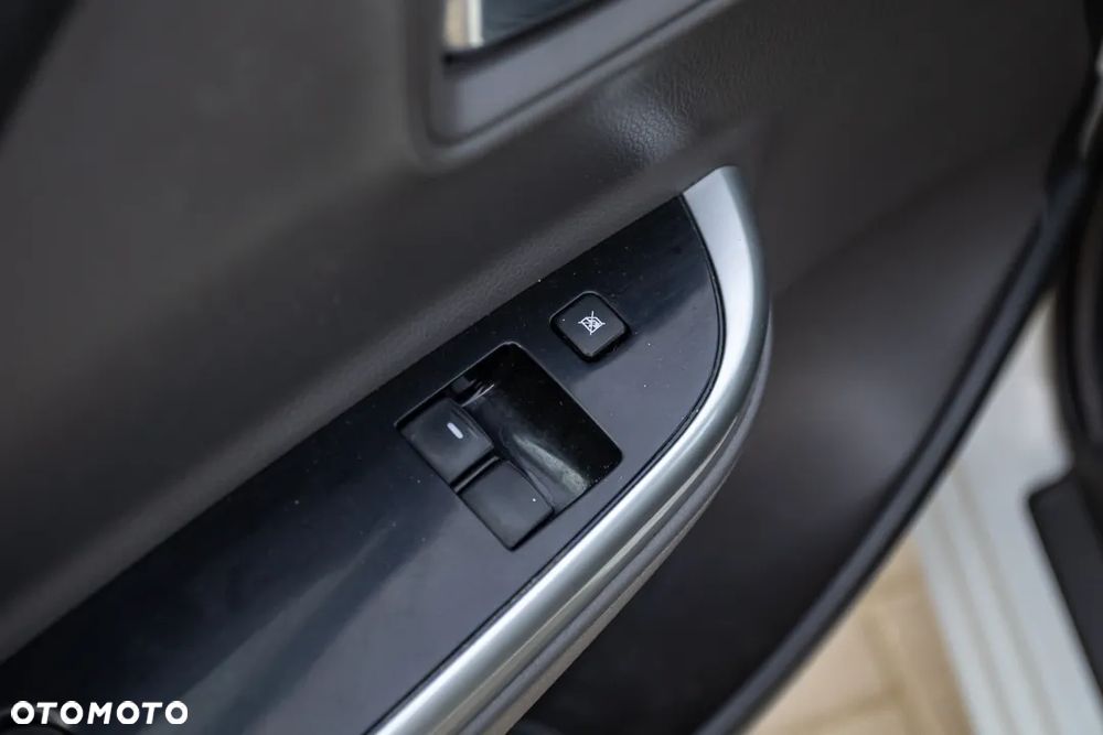 Mitsubishi L200 2.4 d DC Intense + - 21