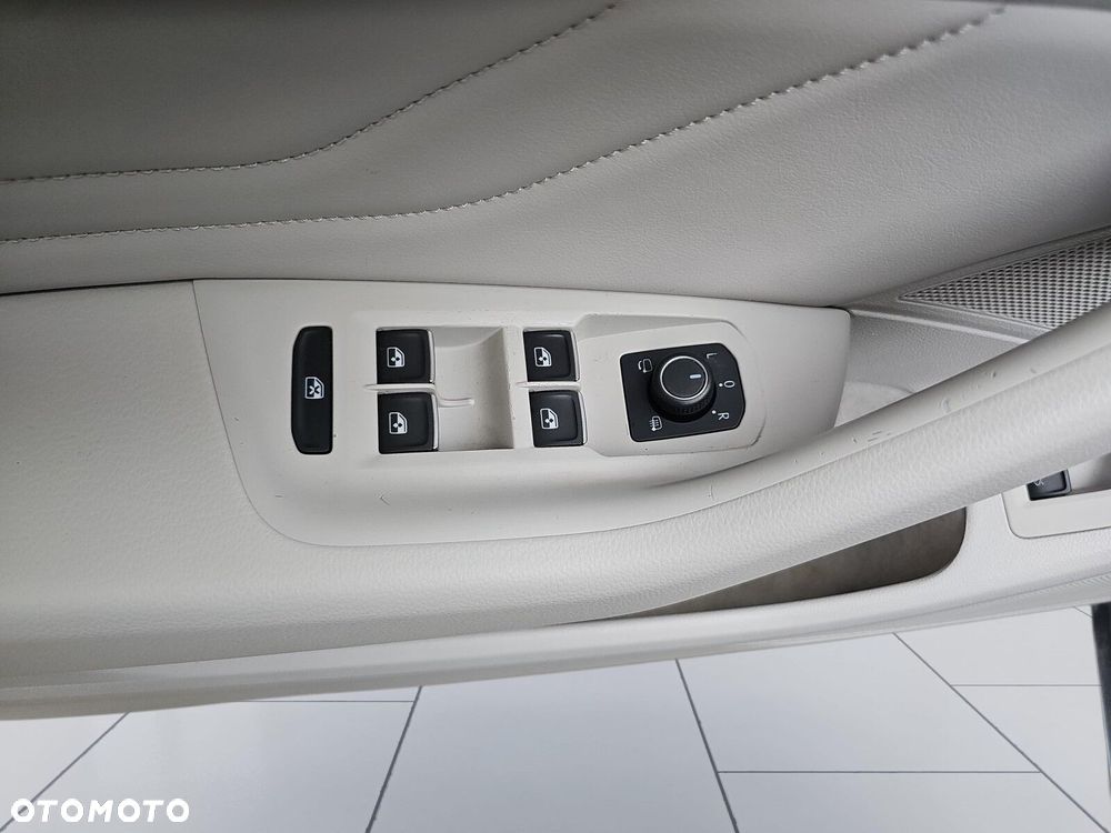 Volkswagen Passat - 17