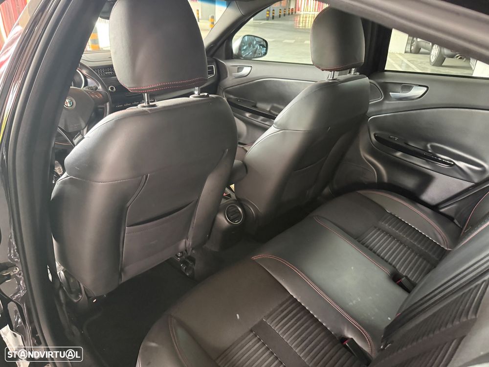 Alfa Romeo Giulietta 1.6 JTDM Veloce - 10
