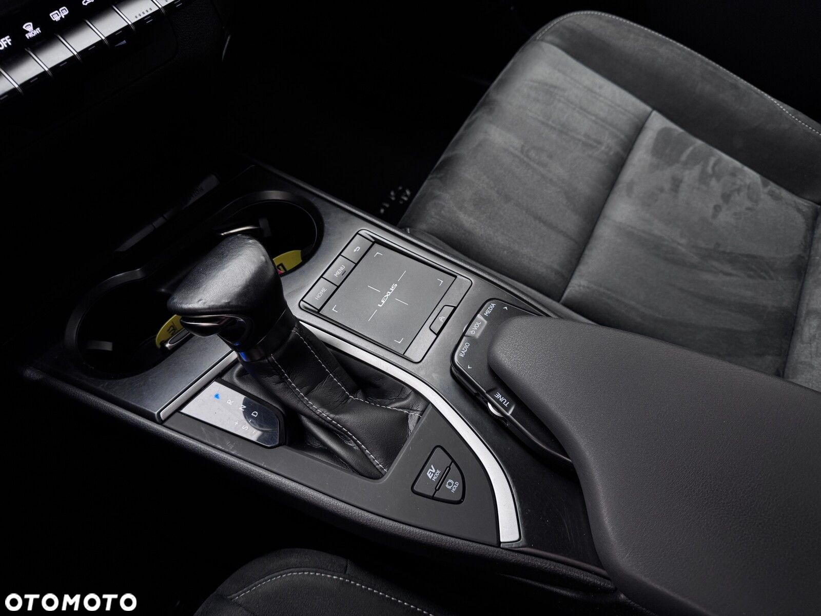 Lexus UX - 28