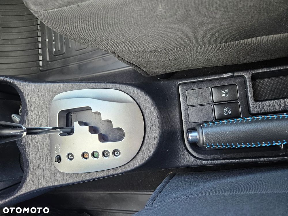 Toyota Yaris Hybrid 100 Sol - 17