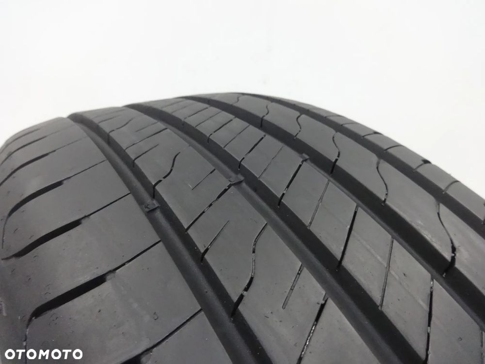 205/55/17 Goodyear EfficientGrip Performance 2 - 4